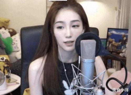 电竞女主播忘记摄像头